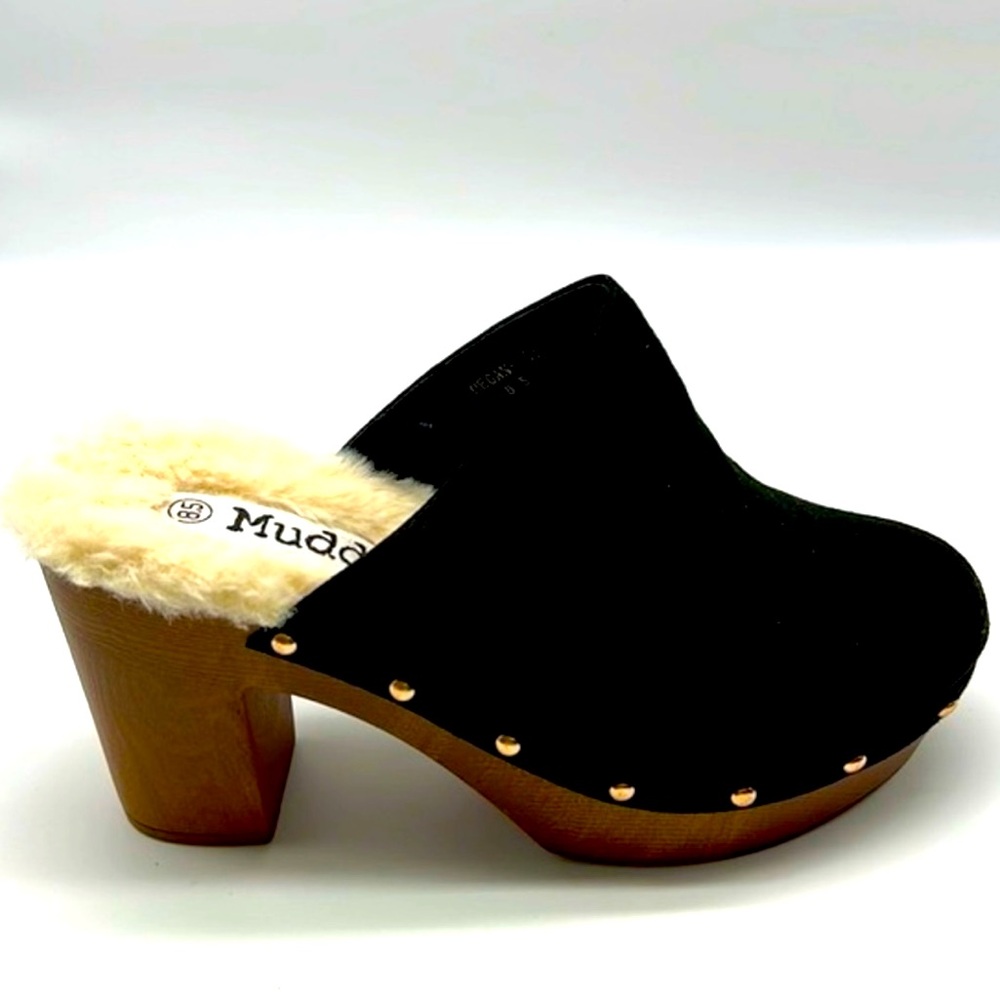 Mud - Megan Black Studded Soft Faux Fur
Chunky Brown Heels Clogs Size 9. New